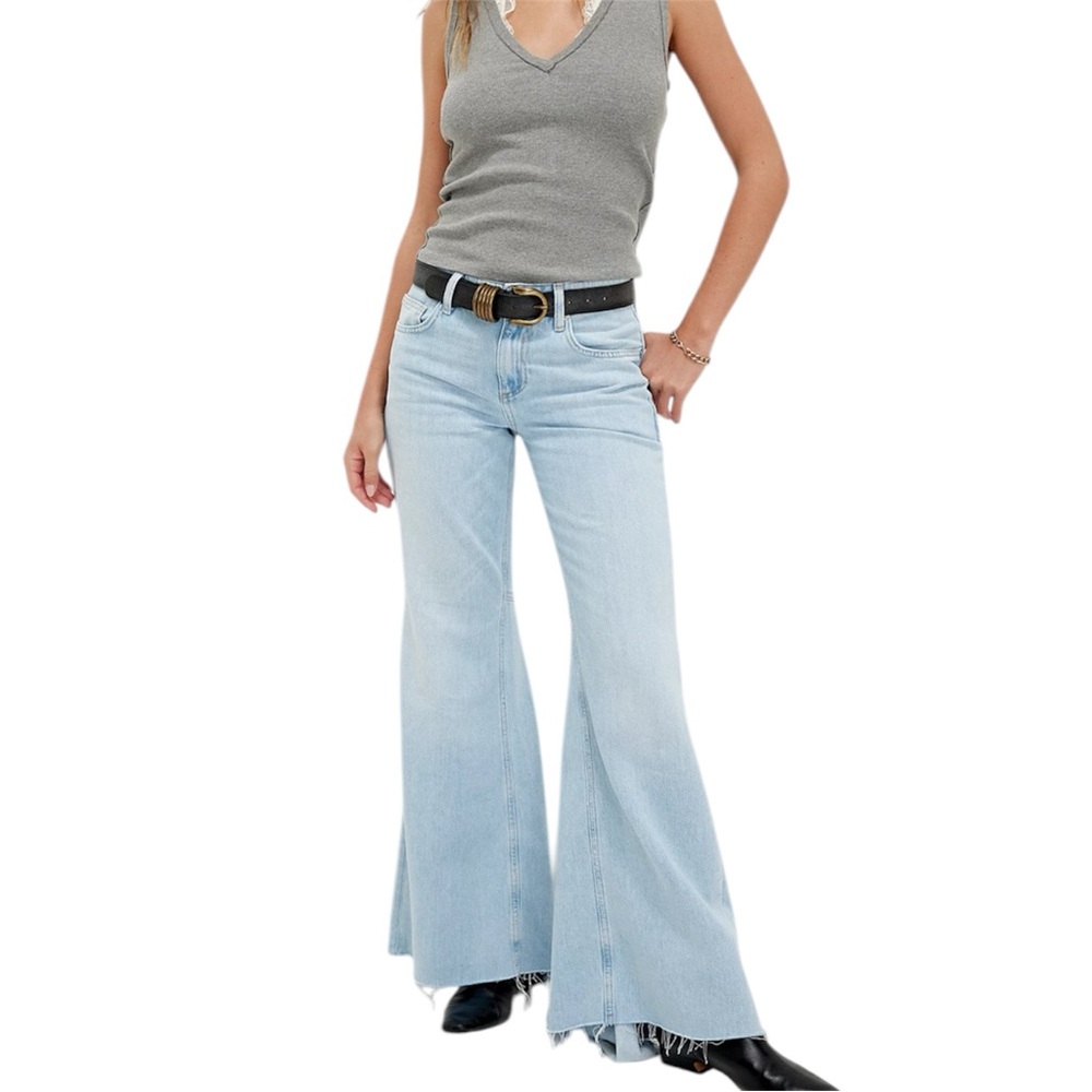 Free People- We The Free Just Float On Flare Jeans size 28s